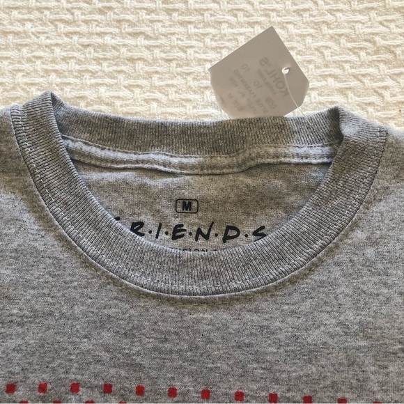 FRIENDS TV SERIES/ NWT/ Central Perk Coffee/ Gray/ Christmas Tee/ size M - Picture 4 of 6